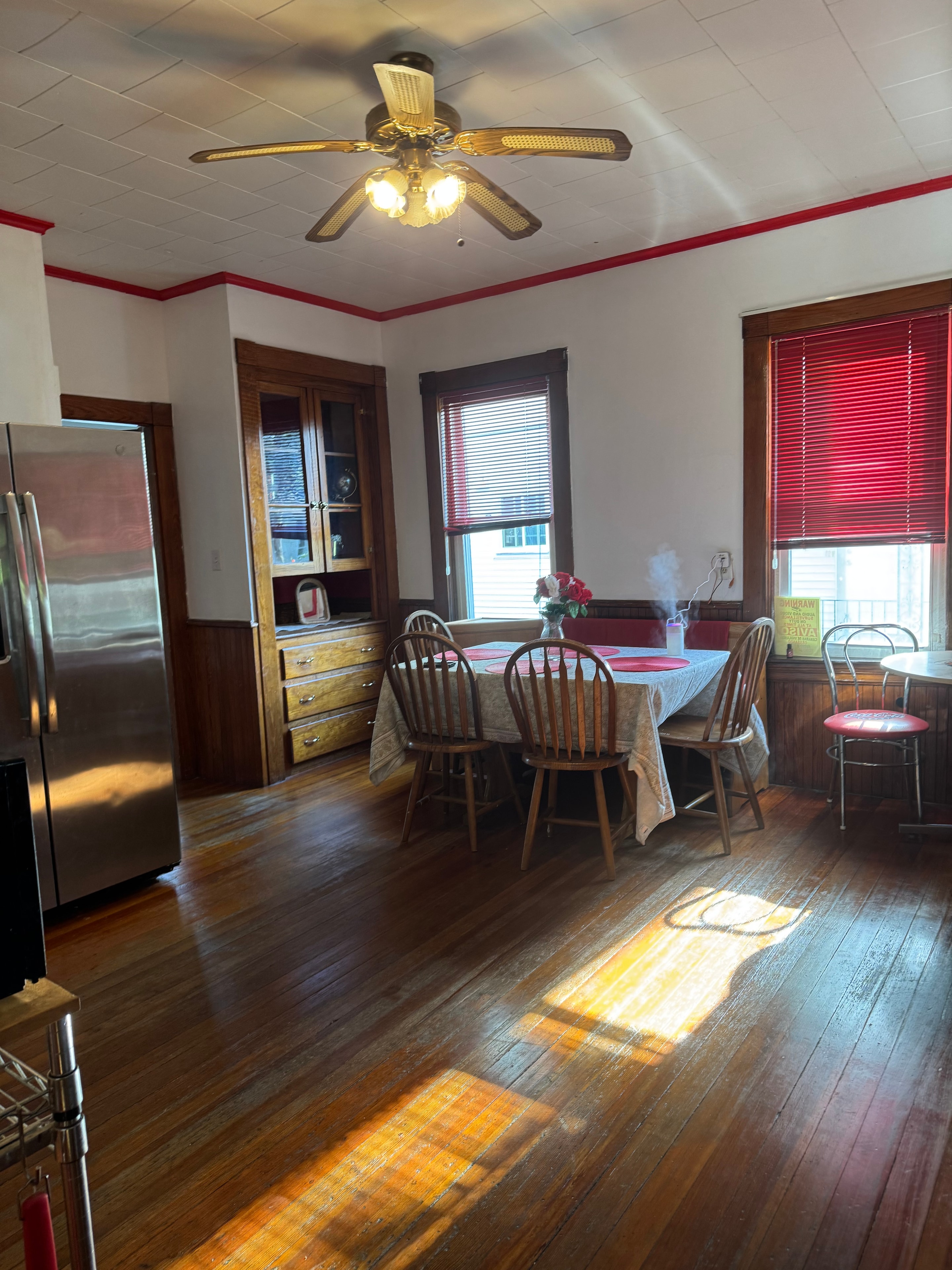Dining room at Broken Chains